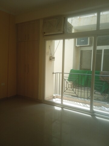 Room in 3 BHK Villa at Amrapali Dream Valley, Tech Zone 4 Greater Noida – for Sale