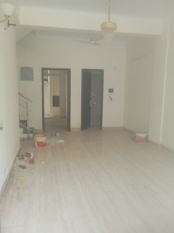 Room in 3 BHK Villa at Amrapali Dream Valley, Tech Zone 4 Greater Noida – for Sale