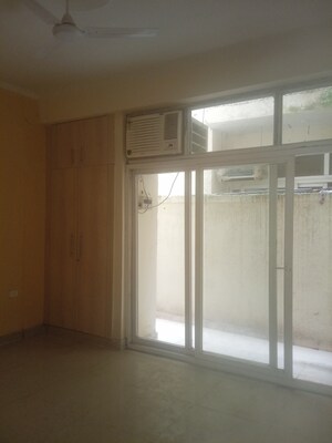 Building Lobby in 3 BHK Villa at Amrapali Dream Valley, Tech Zone 4 Greater Noida – for Sale