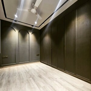 Furnished Amenities in 4 BHK Builder Floor at Defence Colony – for Sale