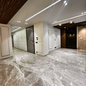 Room in 4 BHK Builder Floor at Defence Colony – for Sale