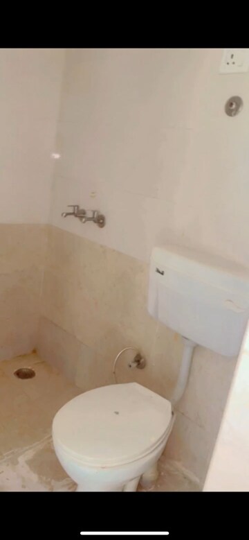 Room in 2 BHK Apartment at Shree Vardhman Green Court, Sector 90 – for Rent
