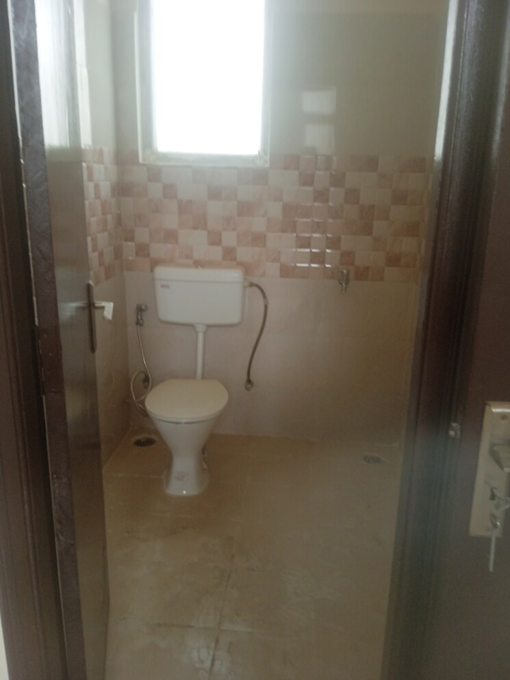 Bathroom, amrapali-dream-valley 4 Bedroom 2450 Sq.Ft. Villa In Tech Zone 4 Greater Noida Greater Noida 9007569