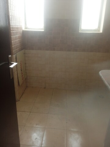 Bathroom in 4 BHK Villa at Amrapali Dream Valley, Tech Zone 4 Greater Noida – for Sale