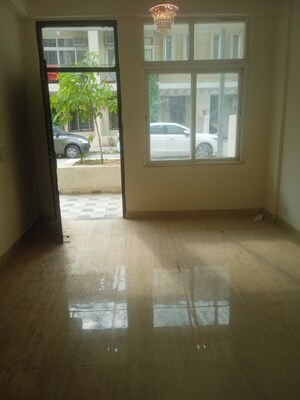 Room in 4 BHK Villa at Amrapali Dream Valley, Tech Zone 4 Greater Noida – for Sale