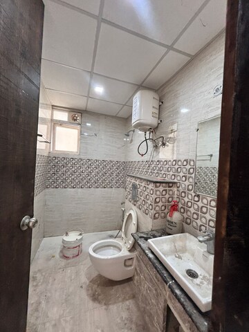 Master Bedroom in 3.5 BHK Apartment at MI Rustle Court, Gomti Nagar – for Rent