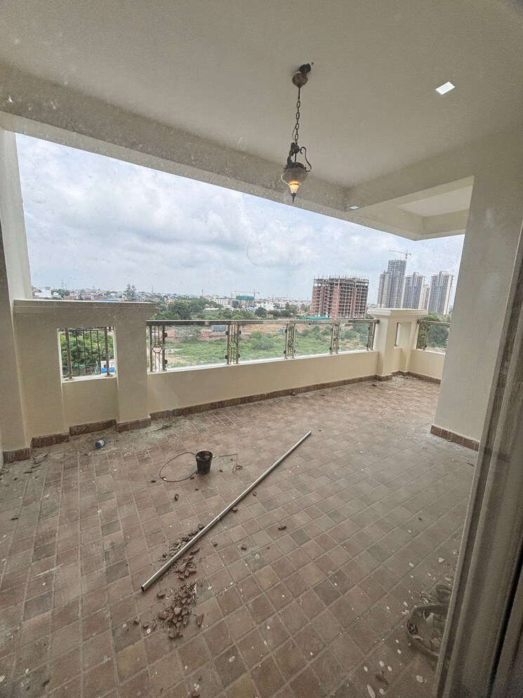 Balcony, mi-rustle-court 3.5 Bedroom 2350 Sq.Ft. Apartment In Gomti Nagar Lucknow 9007600