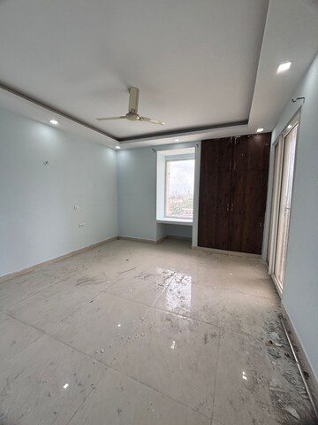 Room in 3.5 BHK Apartment at MI Rustle Court, Gomti Nagar – for Rent
