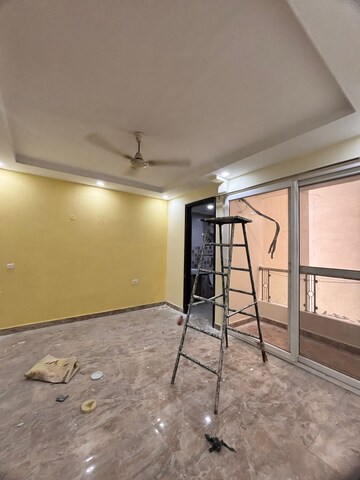 Room in 3.5 BHK Apartment at MI Rustle Court, Gomti Nagar – for Rent