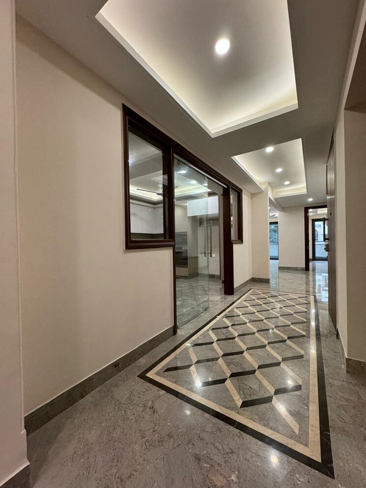 Living Room, greater kailash i 4 Bedroom 300 Sq.Yd. Apartment In Greater Kailash I Delhi 9007597