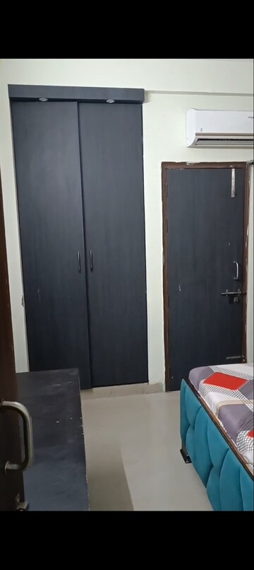 Furnished Amenities in 2 BHK Apartment at Vrindavan Yojna – for Rent