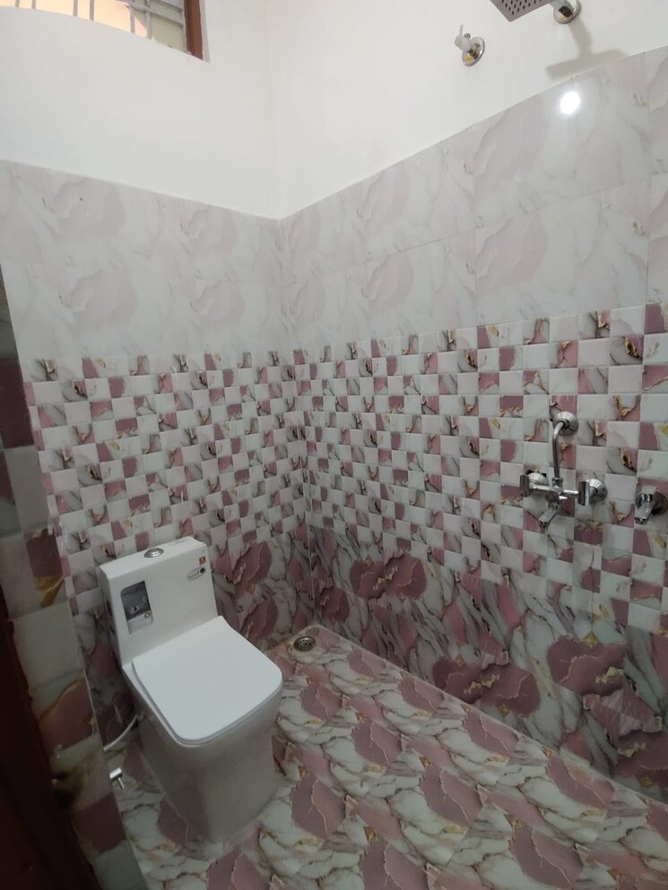 Bathroom, shimla bypass road 3 Bedroom 65 Sq.Yd. Independent House In Shimla Bypass Road Dehradun 9007616