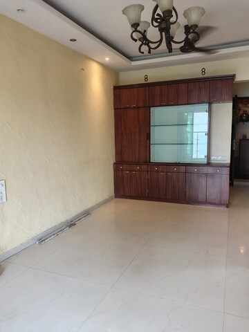 Room in 3 BHK Apartment at Kabra Shabnam, Juhu – for Rent
