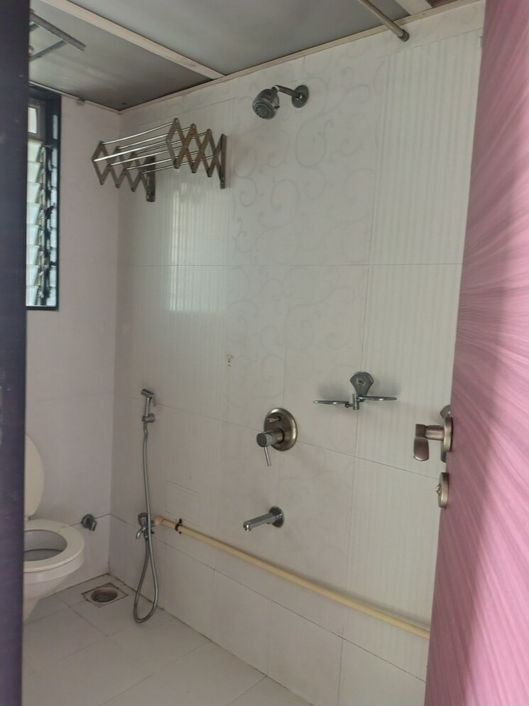 Bathroom, kabra-shabnam 3 Bedroom 1600 Sq.Ft. Apartment In Juhu Mumbai 9007641