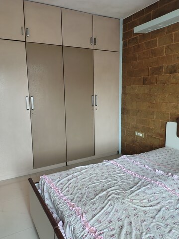 Furnished Amenities in 3 BHK Apartment at Kabra Shabnam, Juhu – for Rent