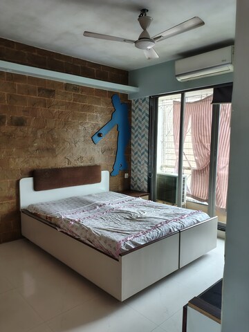 Furnished Amenities in 3 BHK Apartment at Kabra Shabnam, Juhu – for Rent