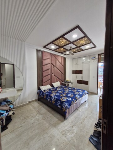 Parking in 3 BHK Builder Floor at Shakti Khand 2 – for Rent