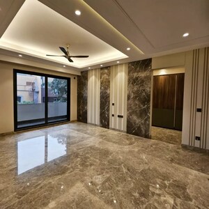 Room in 4 BHK Builder Floor at South Extension ii – for Sale