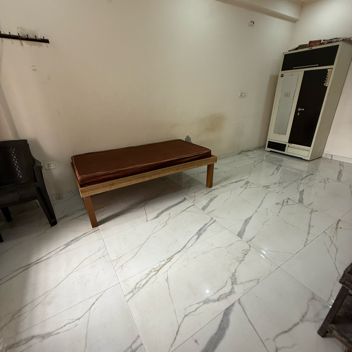 1 Rk+ Extra Room Builder Floor For Rent in Sector 63 a 