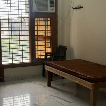 Room in 1 RK Builder Floor at Sector 63a – for Rent