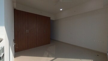 Room in 3.5 BHK Apartment at Celestia Spaces, Parel – for Rent