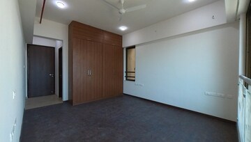 Room in 3.5 BHK Apartment at Celestia Spaces, Parel – for Rent