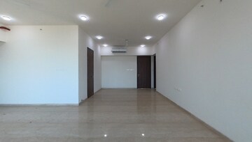 Room in 3.5 BHK Apartment at Celestia Spaces, Parel – for Rent