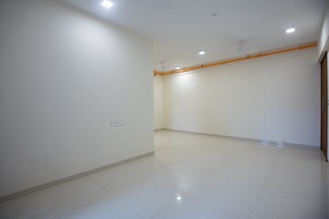 Room in 2 BHK Apartment at Kukreja Complex, Bhandup West – for Rent