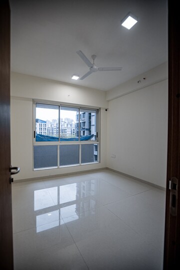 Room in 2 BHK Apartment at Kukreja Complex, Bhandup West – for Rent