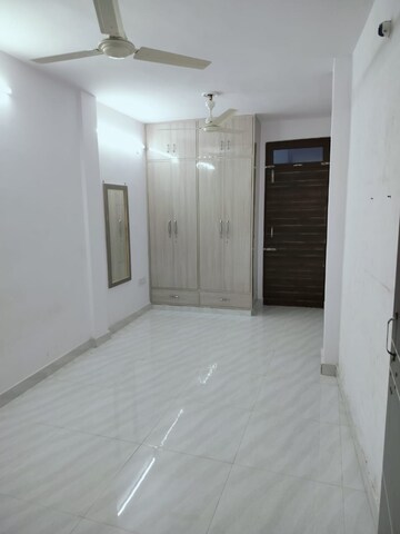 Room in 3 BHK Apartment at Glaxo Apartments, Mayur Vihar 1 – for Rent