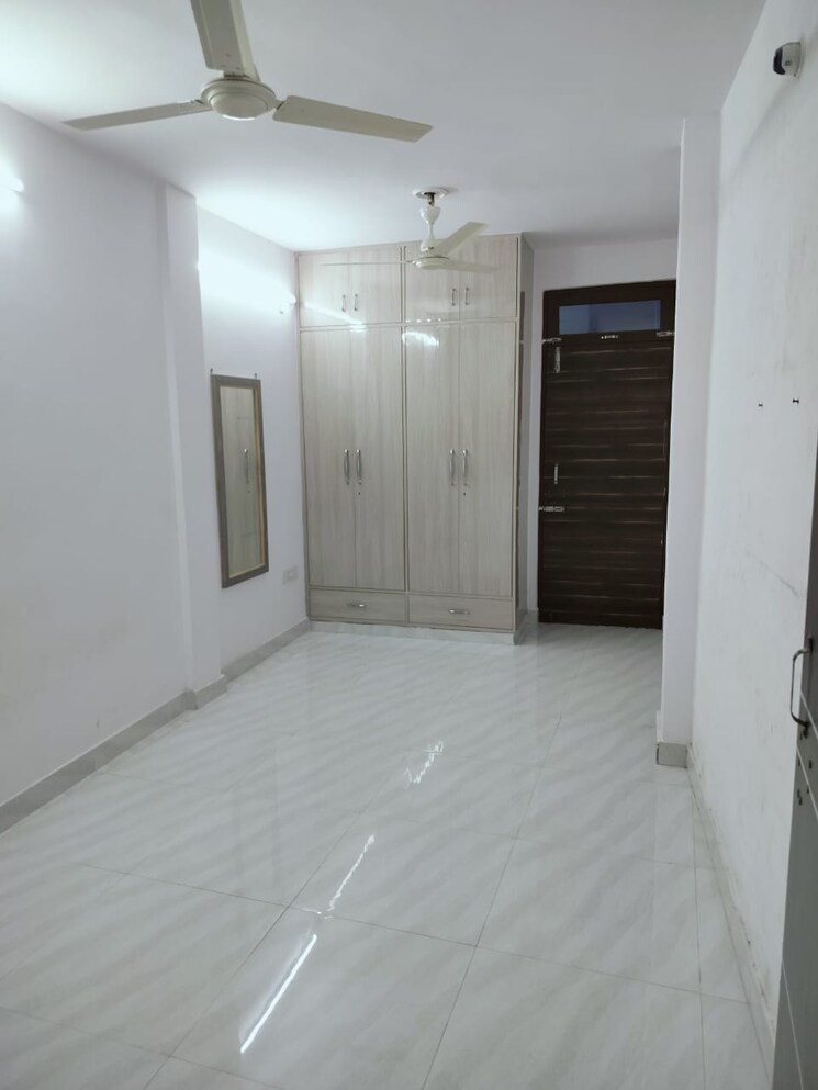 Room, glaxo-apartments 3 Bedroom 1500 Sq.Ft. Apartment In Mayur Vihar 1 Delhi 9007701