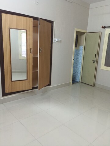 Room in 2 BHK Builder Floor at Koramangala – for Rent