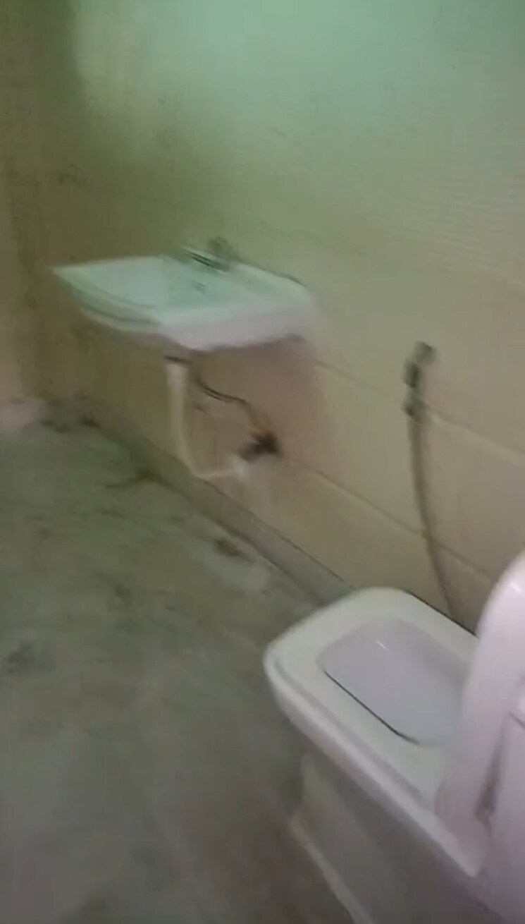 Bathroom, new ashok nagar 1.5 Bedroom 450 Sq.Ft. Builder Floor In New Ashok Nagar Delhi 9005940