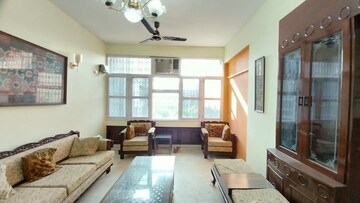 Living Room in 3.5 BHK Apartment at Mayur Vihar Phase 1 – for Rent
