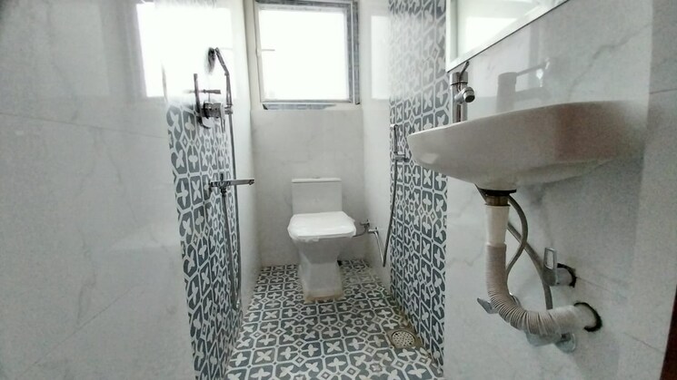 Bathroom, mayur vihar phase 1 3.5 Bedroom 1600 Sq.Ft. Apartment In Mayur Vihar Phase 1 Delhi 9007740
