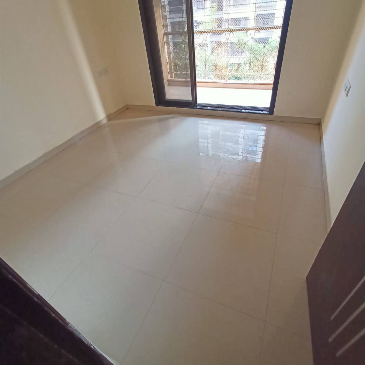 1 BHK 420 Sq.Ft. Apartment in Hyde Park CHS