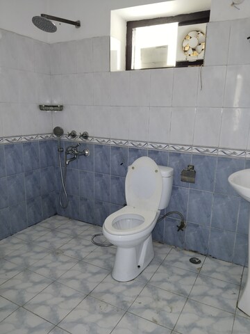 Bathroom in 6+ BHK Independent House at Boutique Residential Apartments C-1 9, Hauz Khas – for Rent