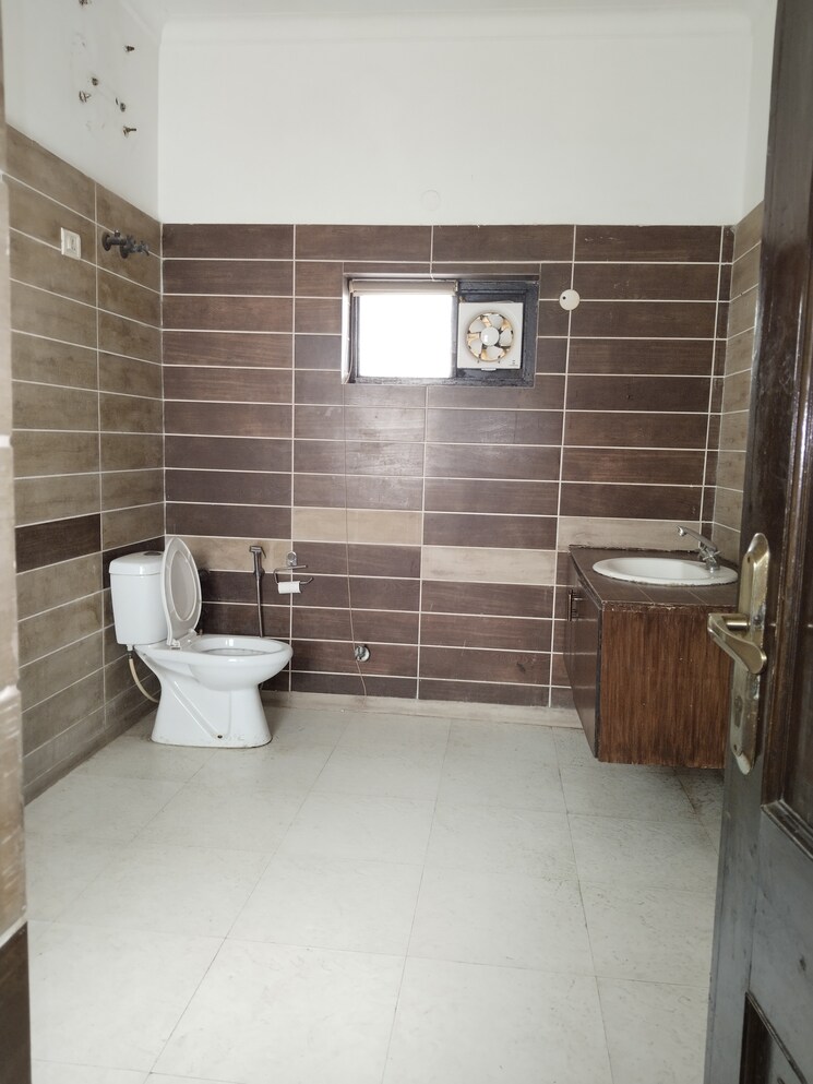 Bathroom, boutique-residential-apartments-c-1-9 6+ Bedroom 6000 Sq.Ft. Independent House In Hauz Khas Delhi 9007827