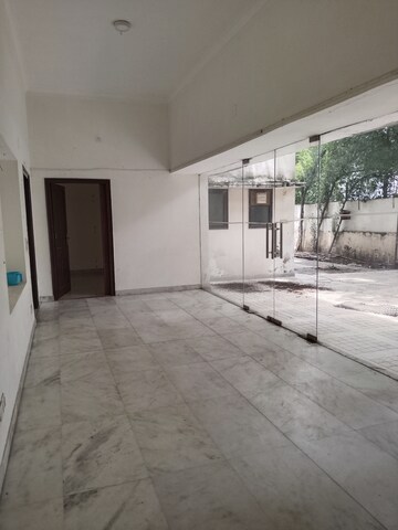 Room in 6+ BHK Independent House at Boutique Residential Apartments C-1 9, Hauz Khas – for Rent