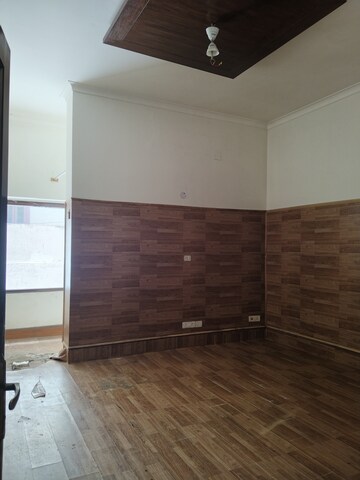 Room in 6+ BHK Independent House at Boutique Residential Apartments C-1 9, Hauz Khas – for Rent