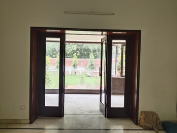 Room in 6+ BHK Independent House at Boutique Residential Apartments C-1 9, Hauz Khas – for Rent