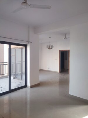Room in 3.5 BHK Apartment at Ardee City Palm Grove Heights, Sector 52 – for Sale