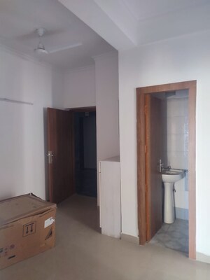 Room in 3.5 BHK Apartment at Ardee City Palm Grove Heights, Sector 52 – for Sale