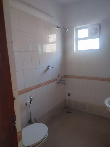 Bathroom in 3.5 BHK Apartment at Ardee City Palm Grove Heights, Sector 52 – for Sale