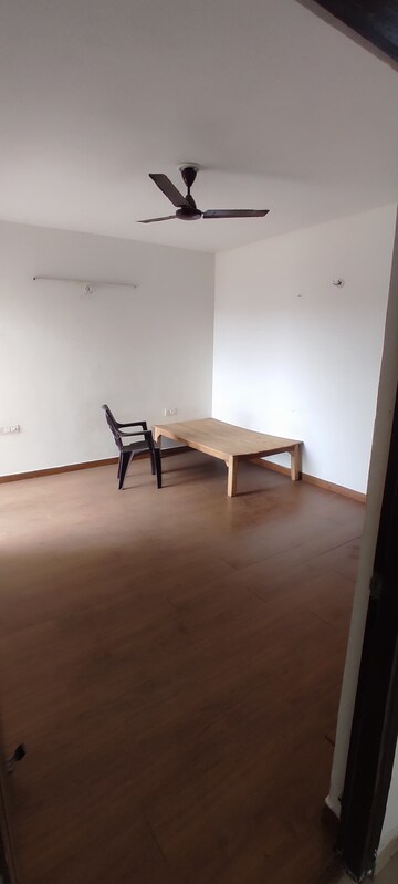 Room in 3 BHK Apartment at Faizabad Road – for Rent