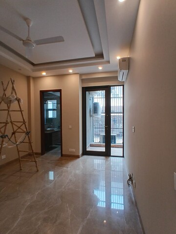 Room in 3.5 BHK Apartment at Greater Kailash ii – for Rent