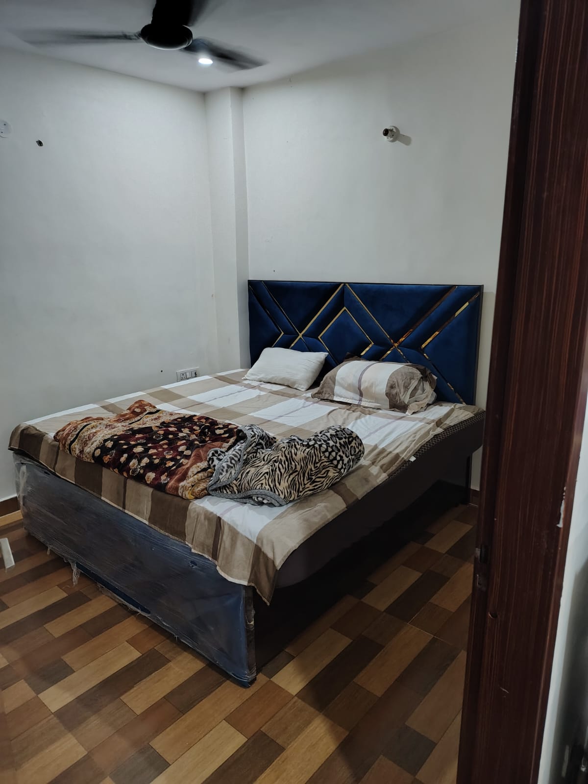 1 BHK + Extra Room Apartment For Rent in Akshardham Apartment Sect