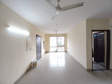 Building Lobby in 3 BHK Builder Floor at Unitech Woodstock Floors, Sector 50 – for Rent