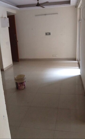 Room in 3 BHK Apartment at Nirala Aspire Plaza, Sector 16 Greater Noida – for Rent