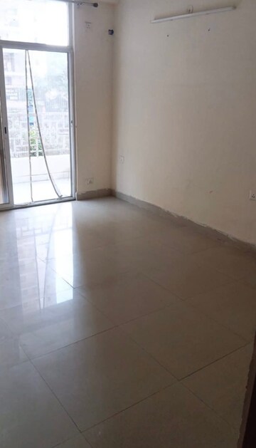 Room in 3 BHK Apartment at Nirala Aspire Plaza, Sector 16 Greater Noida – for Rent